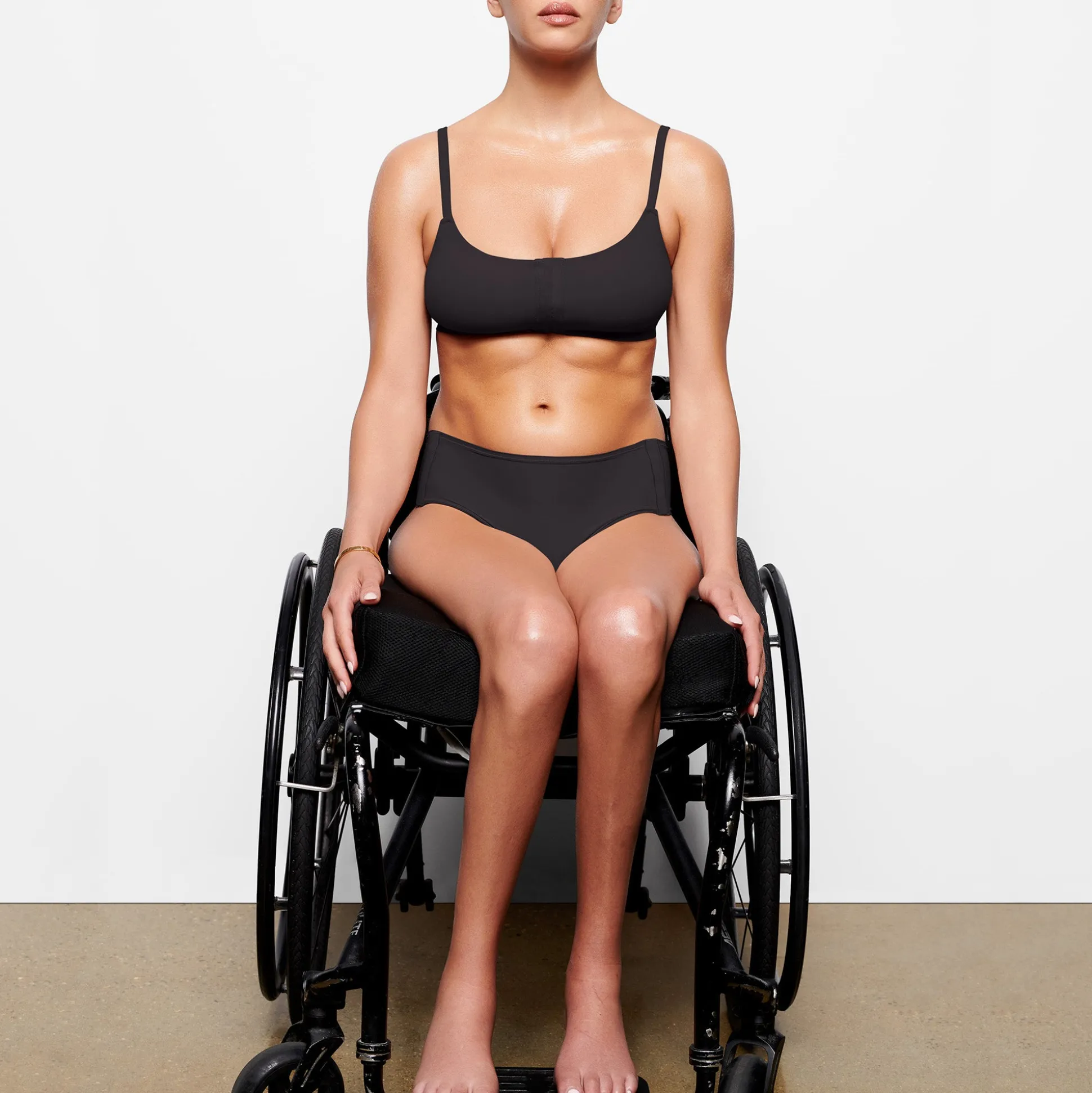 ADAPTIVE FITS EVERYBODY SCOOP BRALETTE | ONYX