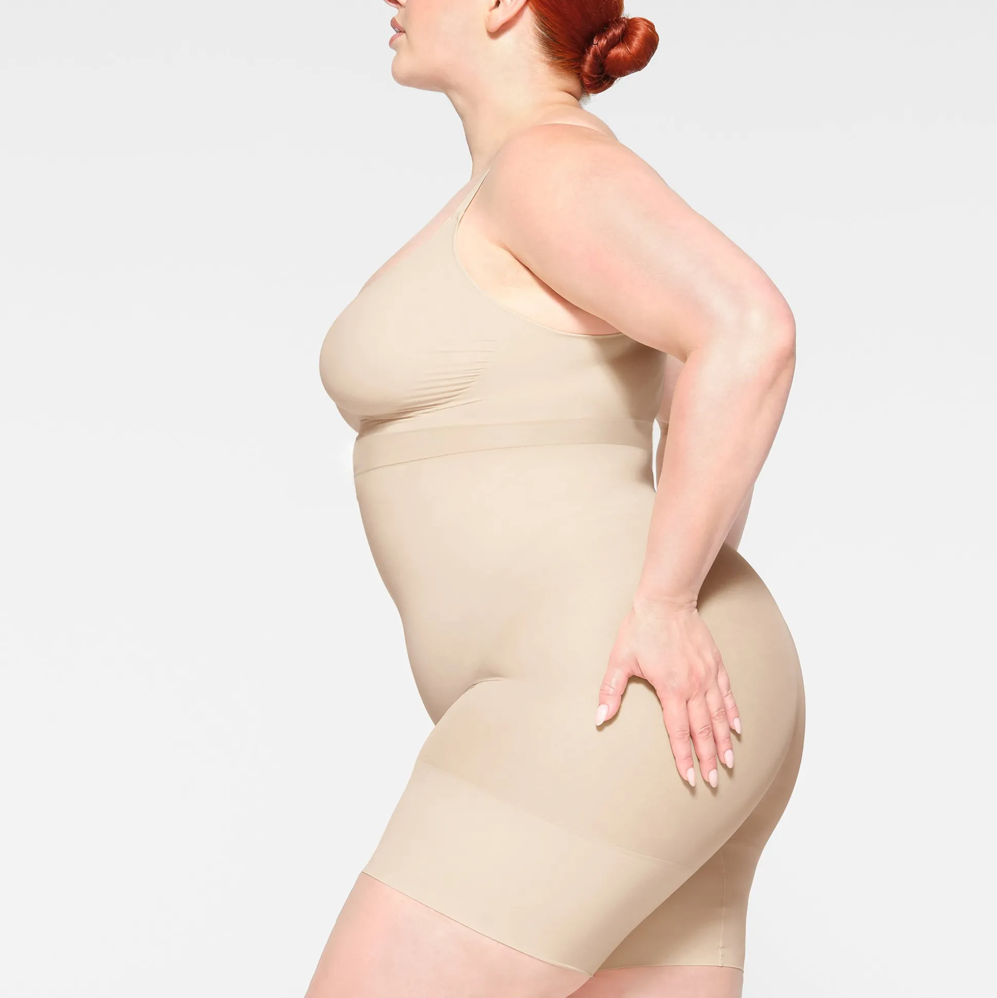 EVERYDAY SCULPT HIGH-WAISTED MID THIGH SHORT | SAND