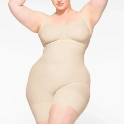 EVERYDAY SCULPT HIGH-WAISTED MID THIGH SHORT | SAND