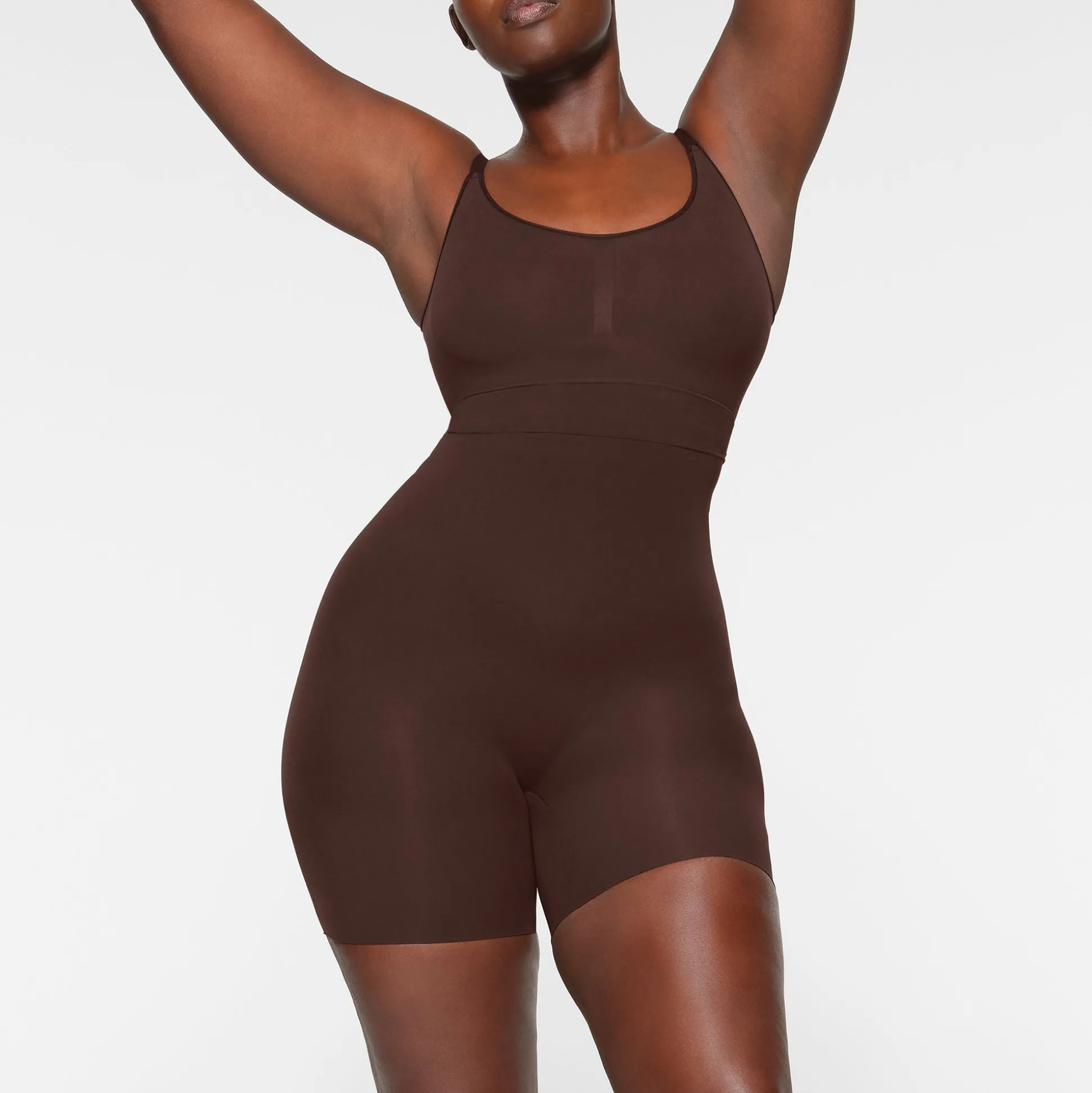 EVERYDAY SCULPT HIGH-WAISTED MID THIGH SHORT | ESPRESSO
