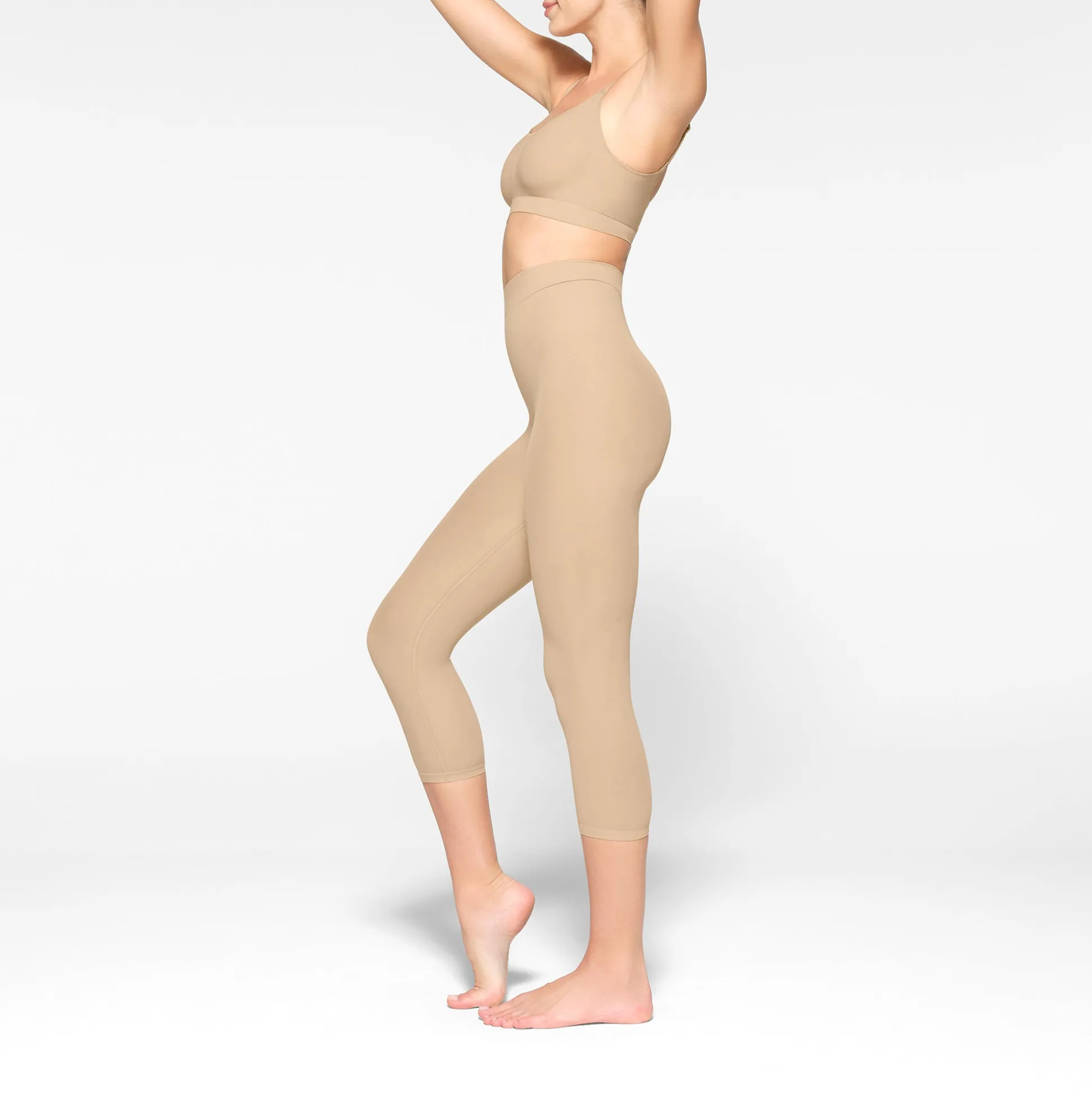 EVERYDAY SCULPT MID WAIST CAPRI | CLAY