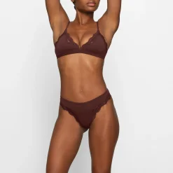 FITS EVERYBODY CORDED LACE TANGA | COCOA