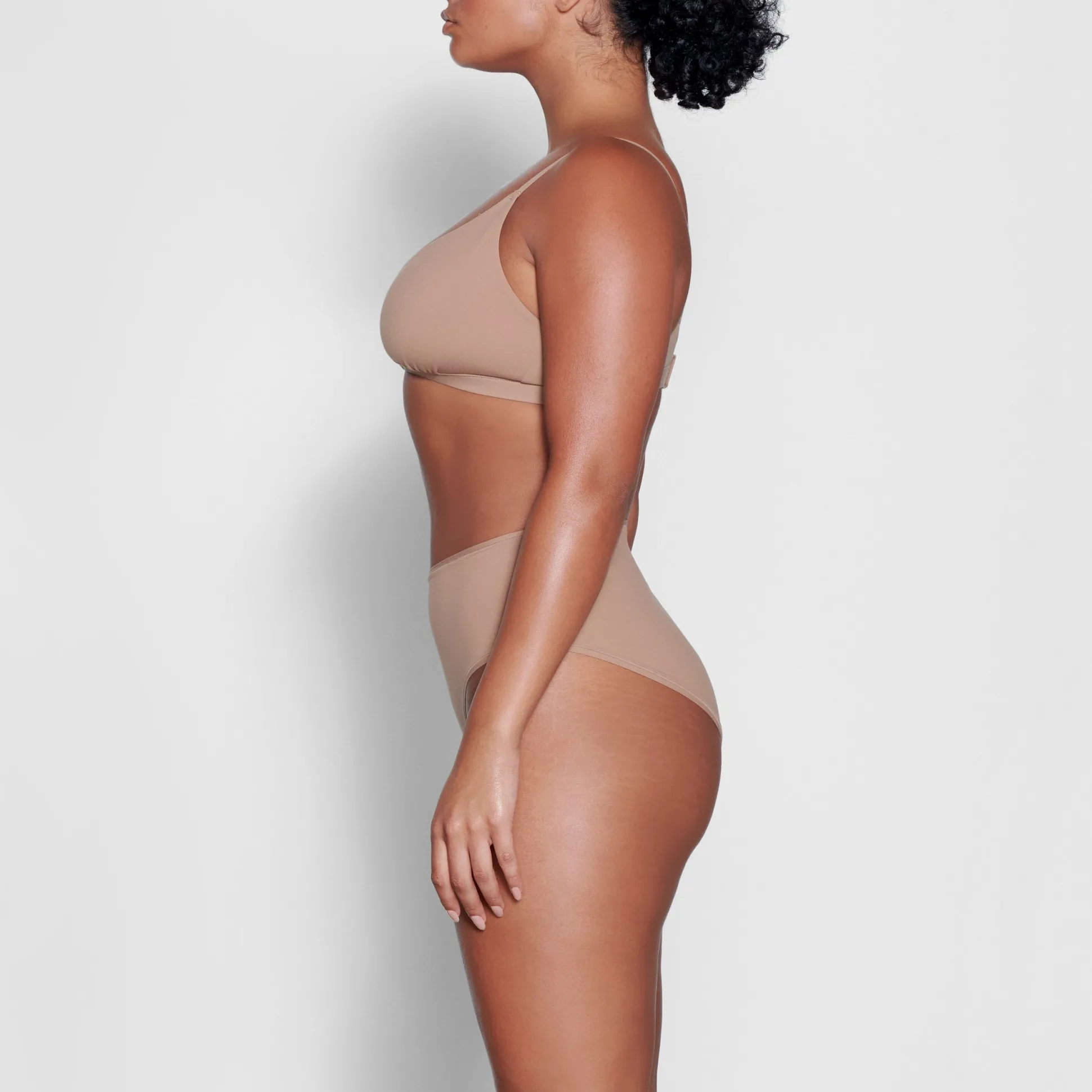 FITS EVERYBODY CROSSOVER BRALETTE | SIENNA