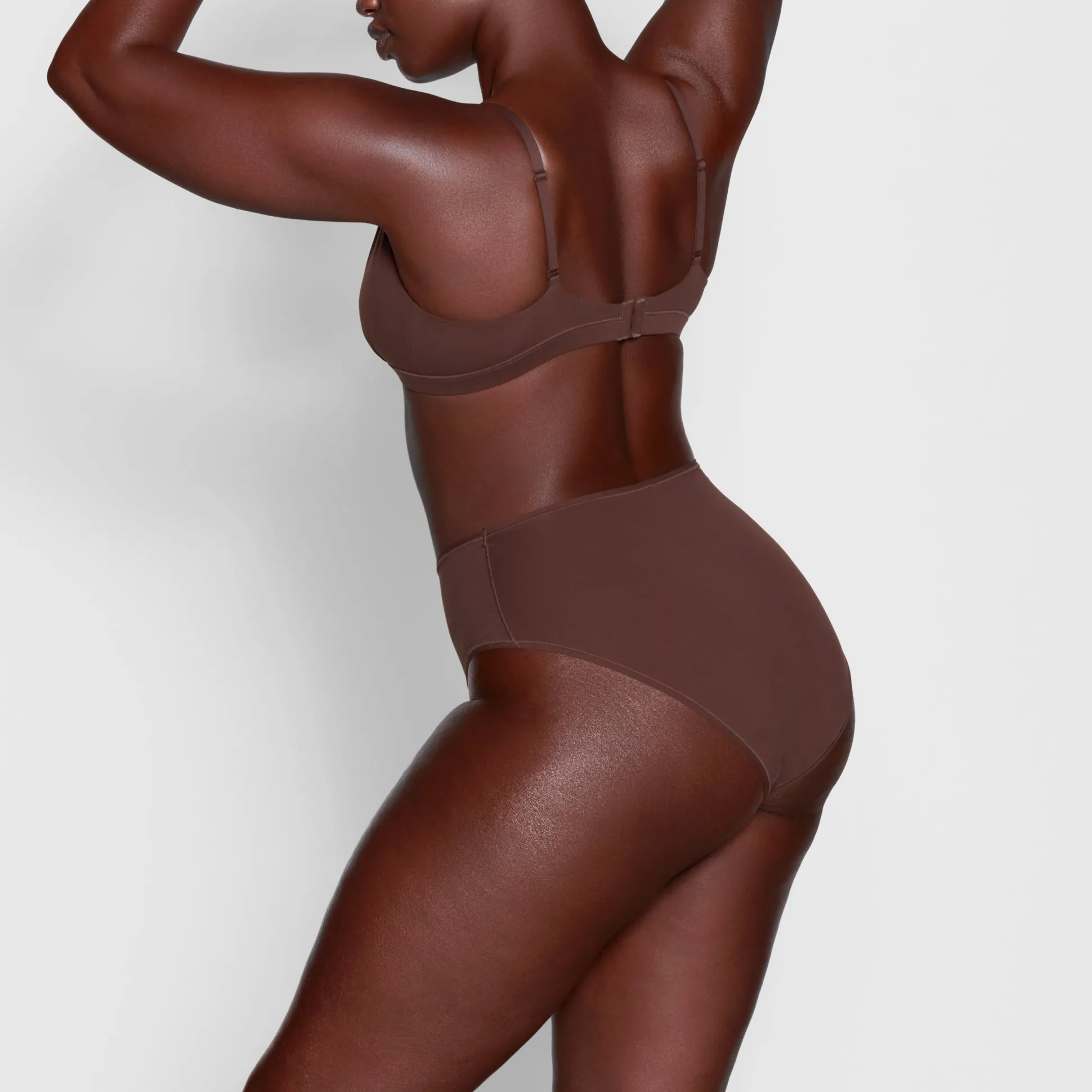 FITS EVERYBODY CROSSOVER BRALETTE | COCOA