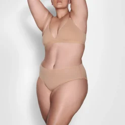 FITS EVERYBODY CROSSOVER BRALETTE | OCHRE