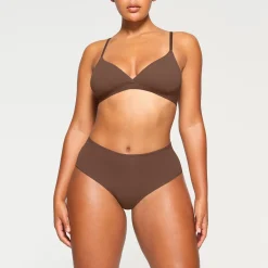 FITS EVERYBODY CROSSOVER BRALETTE | JASPER