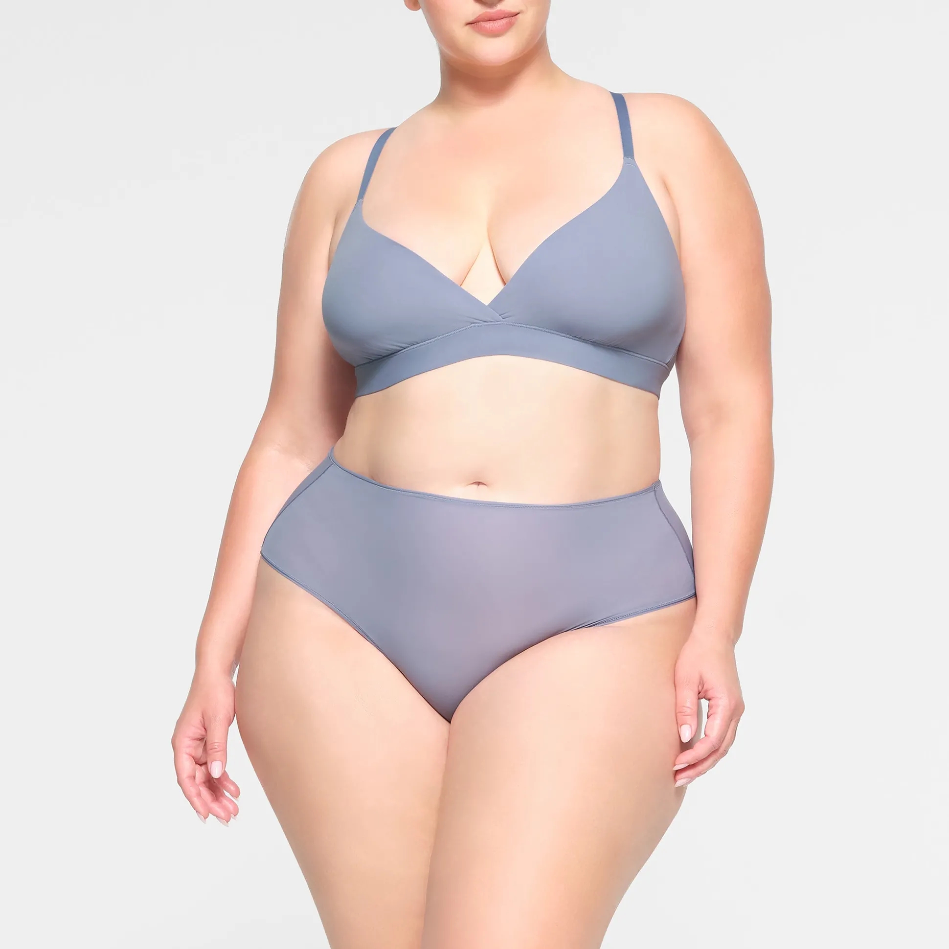 FITS EVERYBODY CROSSOVER BRALETTE | SLATE