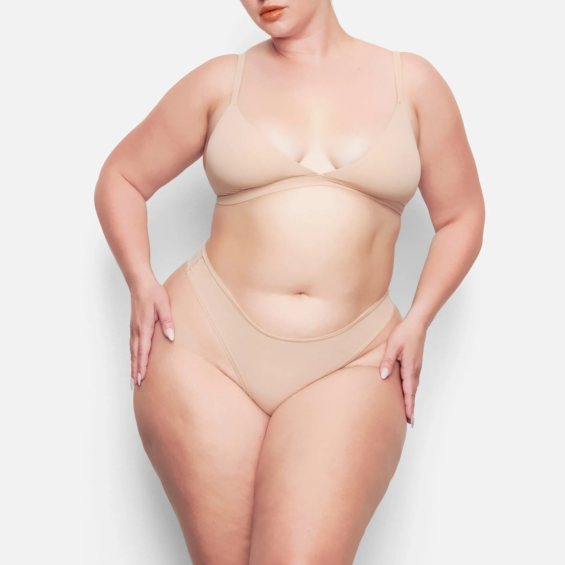 FITS EVERYBODY DIPPED FRONT THONG | MICA