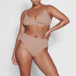 FITS EVERYBODY FULL BRIEF | SIENNA