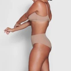 FITS EVERYBODY FULL BRIEF | SIENNA