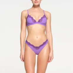 FITS EVERYBODY LACE TRIANGLE BRALETTE | ULTRA VIOLET TONAL