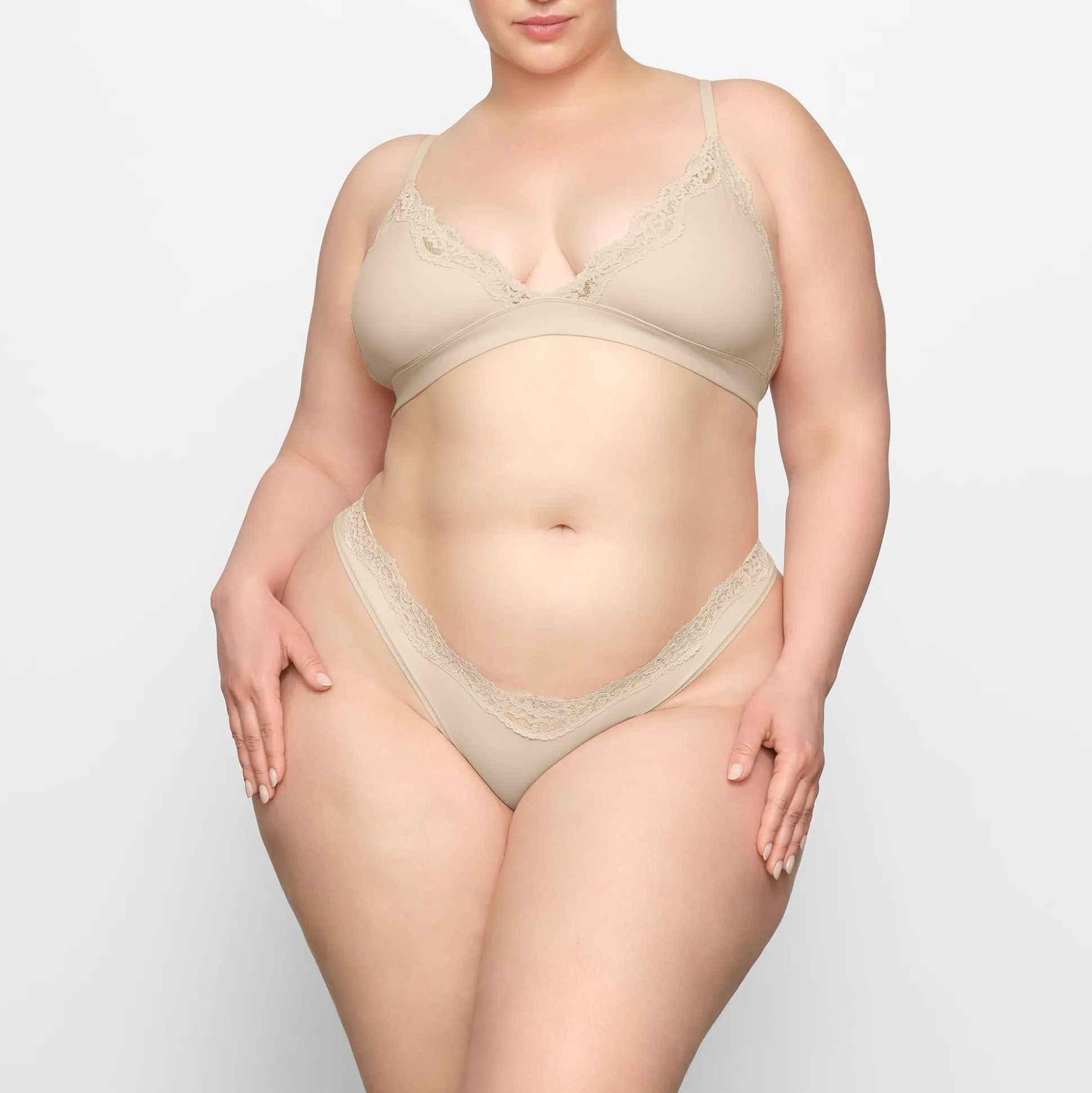 FITS EVERYBODY LACE TRIANGLE BRALETTE | SAND