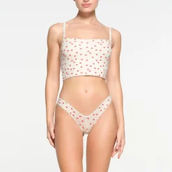 FITS EVERYBODY PICOT TRIM CROPPED CAMI | RUBY HEART PRINT