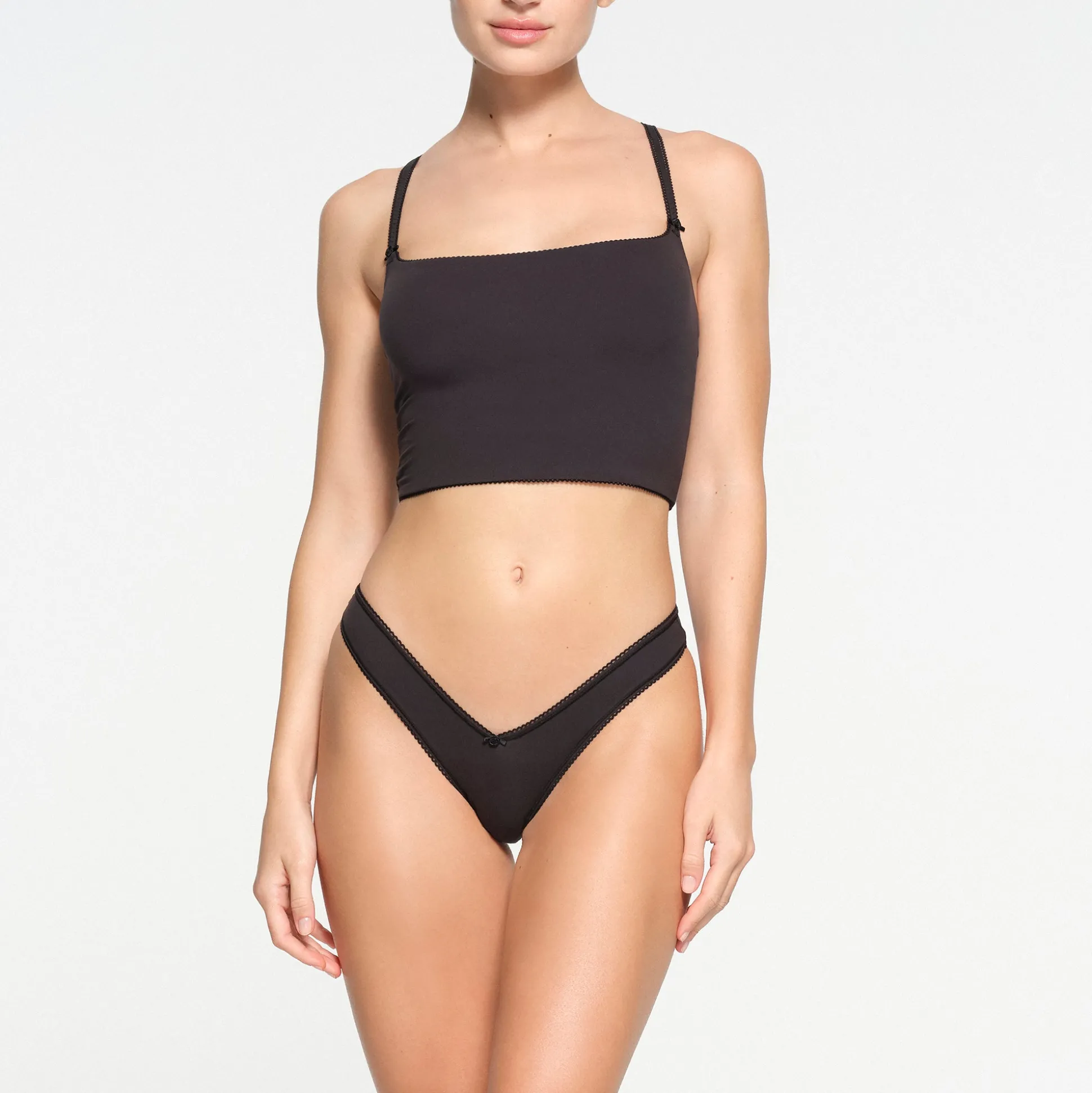 FITS EVERYBODY PICOT TRIM CROPPED CAMI | ONYX