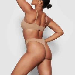 FITS EVERYBODY THONG | SIENNA