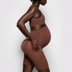 MATERNITY SCULPTING SHORT MID THIGH | COCOA