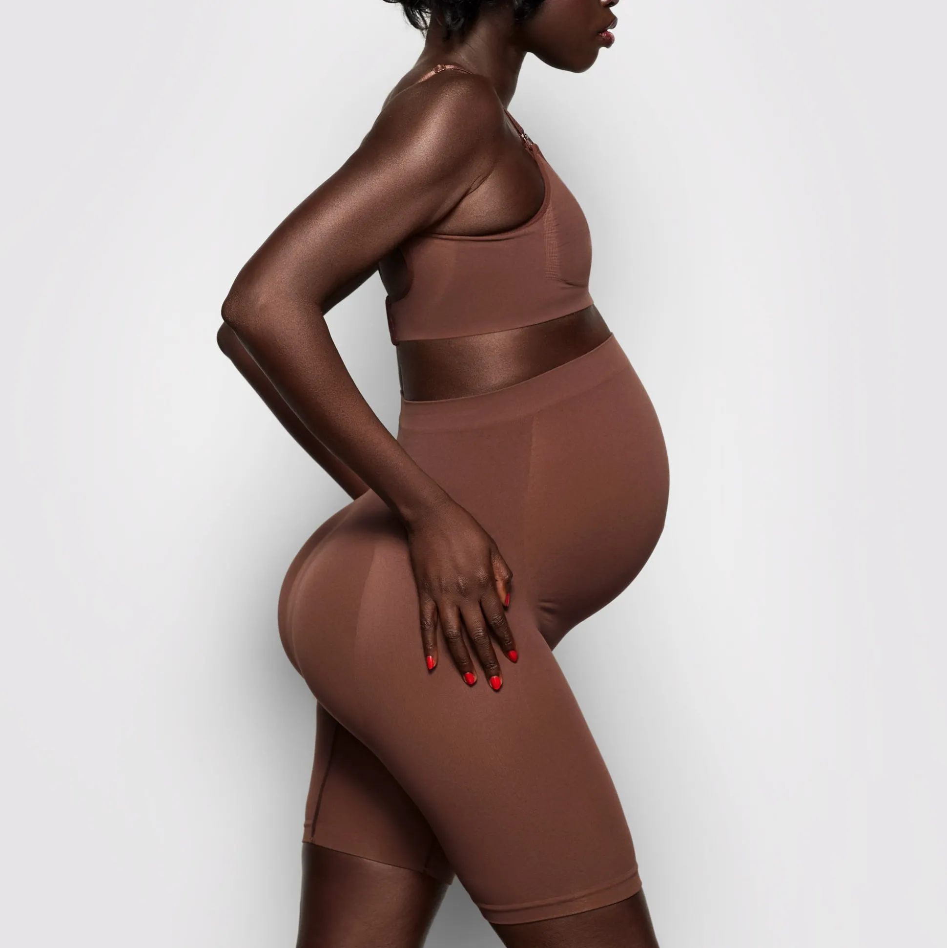 MATERNITY SCULPTING SHORT MID THIGH | COCOA