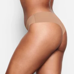 NAKED CHEEKY HIPSTER | SIENNA