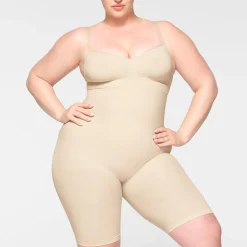 SEAMLESS SCULPT HIGH-WAISTED ABOVE THE KNEE SHORT | SAND