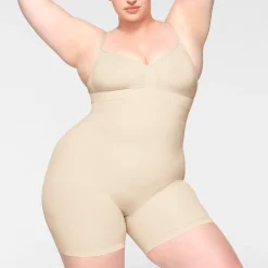 SEAMLESS SCULPT MID THIGH SHORT | SAND
