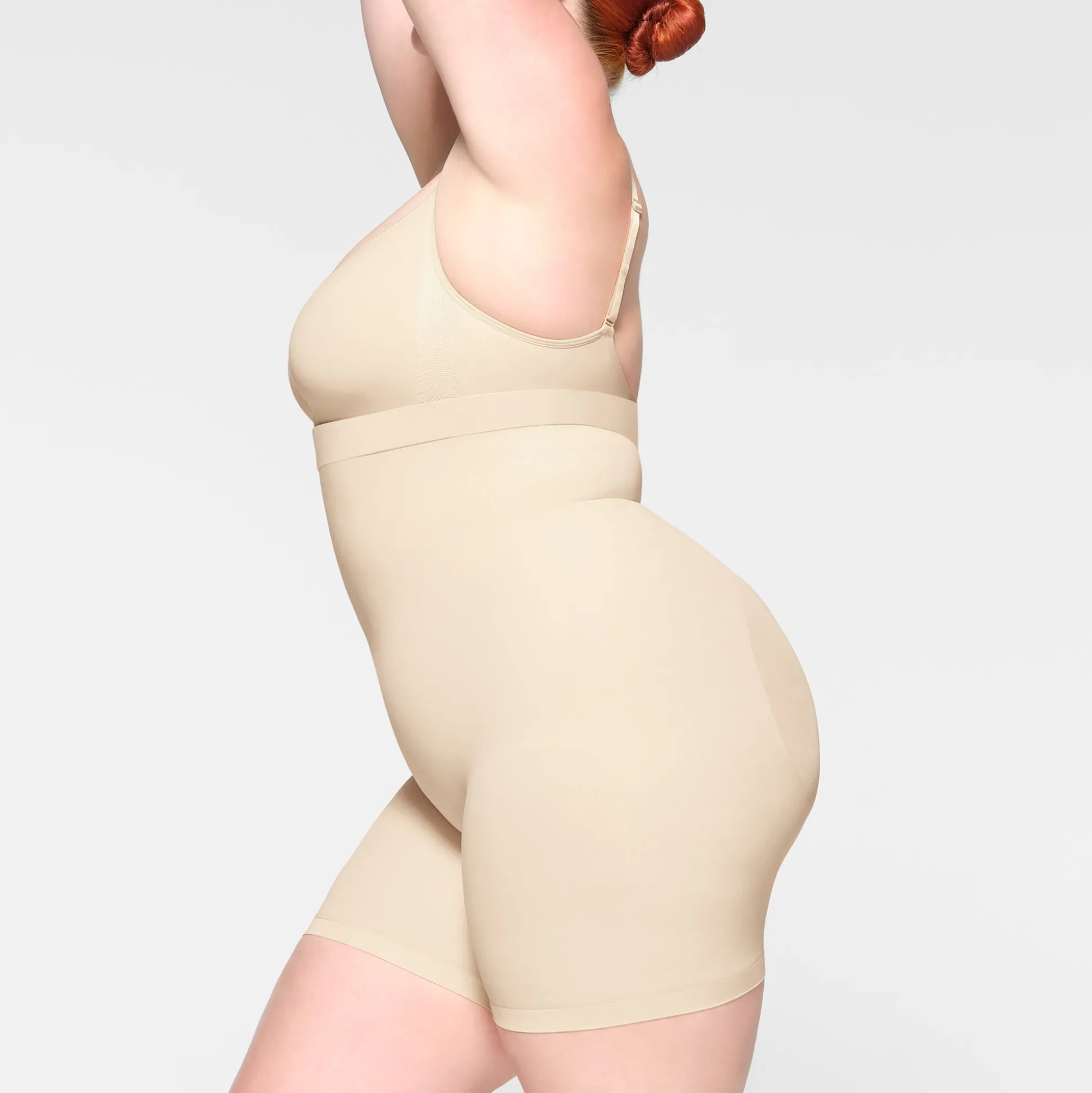 SEAMLESS SCULPT MID THIGH SHORT | SAND