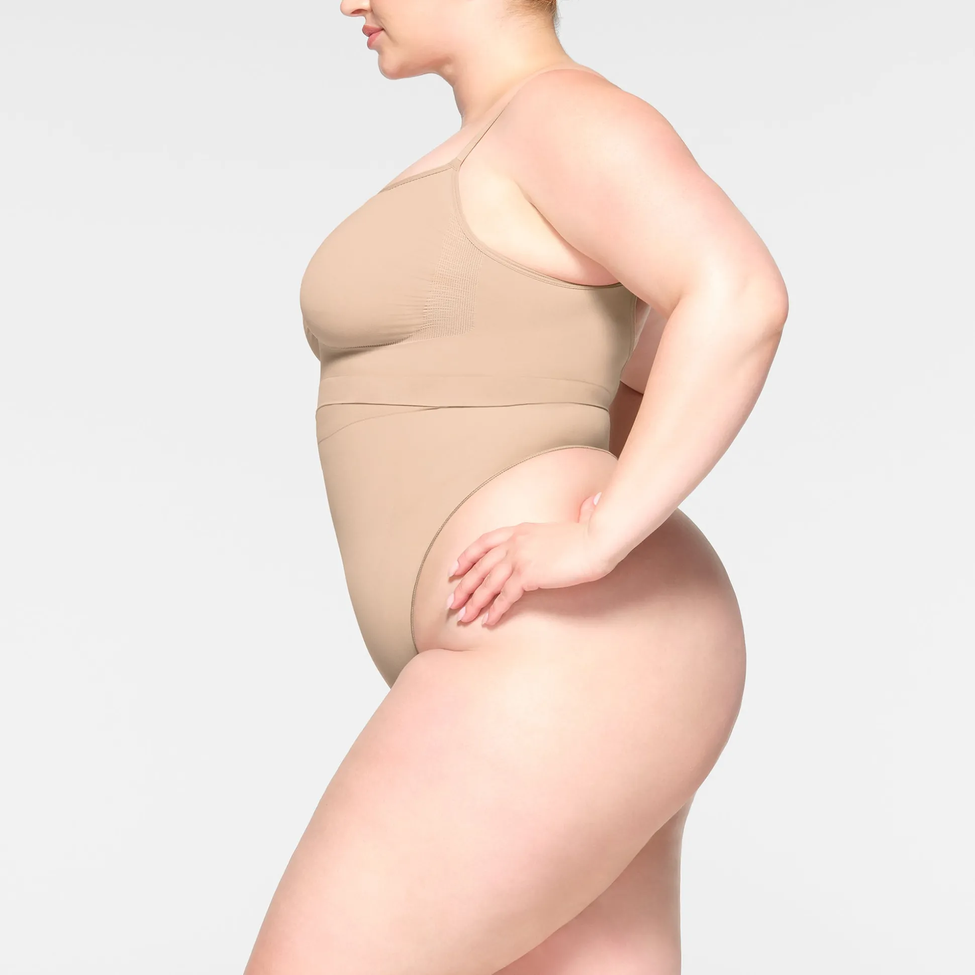 SEAMLESS SCULPT MID WAIST THONG | MICA