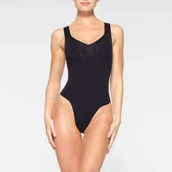 SEAMLESS SCULPT SCOOP NECK THONG BODYSUIT | ONYX