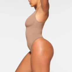SEAMLESS SCULPT SCOOP NECK THONG BODYSUIT | SIENNA