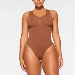 SEAMLESS SCULPT SCOOP NECK THONG BODYSUIT | BRONZE