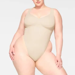 SEAMLESS SCULPT SCOOP NECK THONG BODYSUIT | SAND