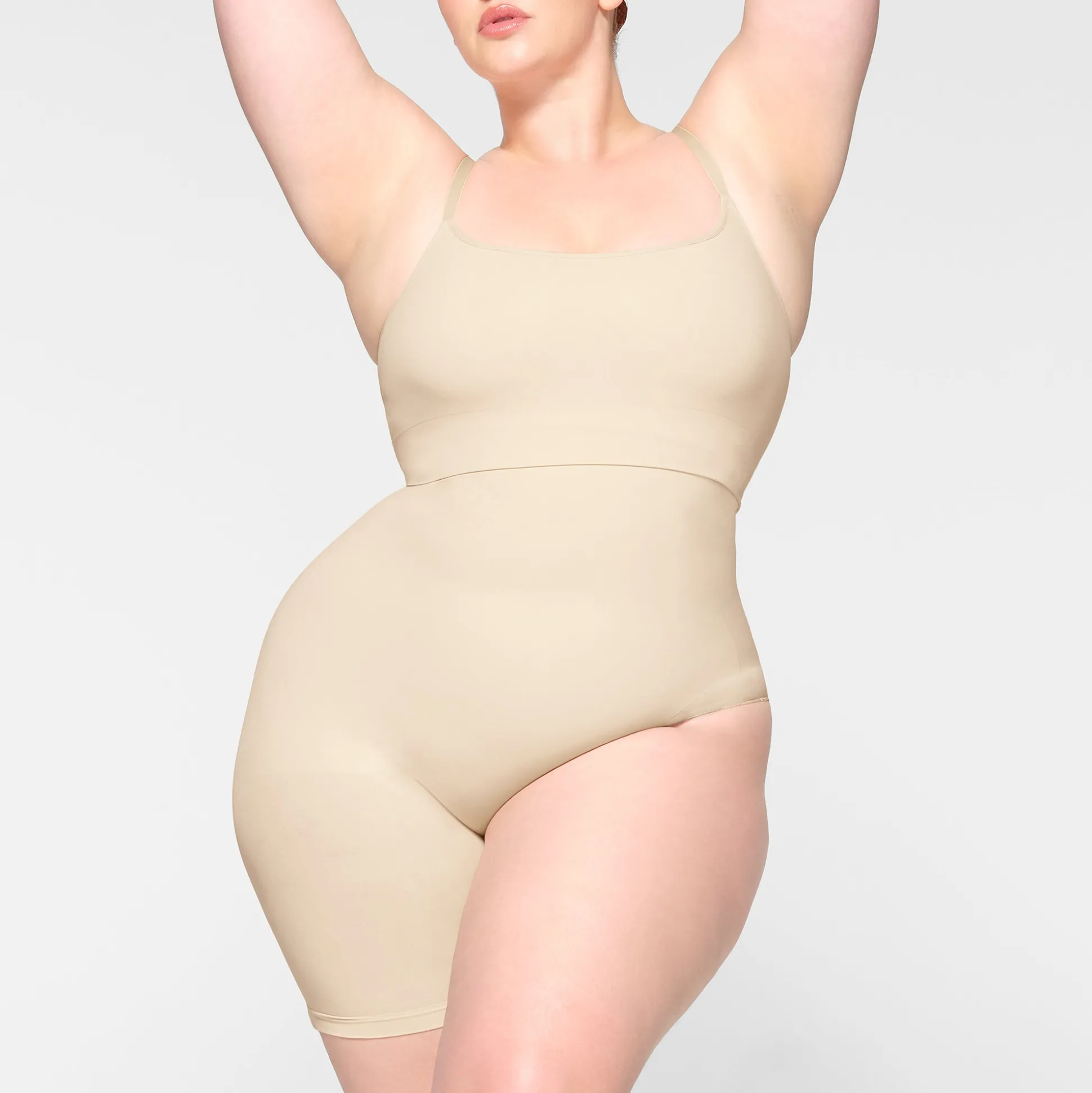 SEAMLESS SCULPT SOLUTION SHORT LEFT LEG EXPOSED | SAND