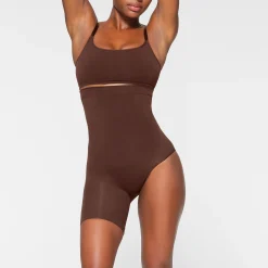 SEAMLESS SCULPT SOLUTION SHORT LEFT LEG EXPOSED | COCOA