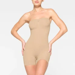 SEAMLESS SCULPT STRAPLESS SHORTIE BODYSUIT | CLAY