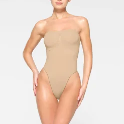 SEAMLESS SCULPT STRAPLESS THONG BODYSUIT | CLAY