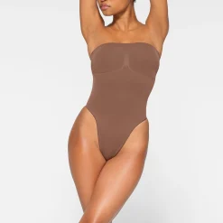 SEAMLESS SCULPT STRAPLESS THONG BODYSUIT | JASPER