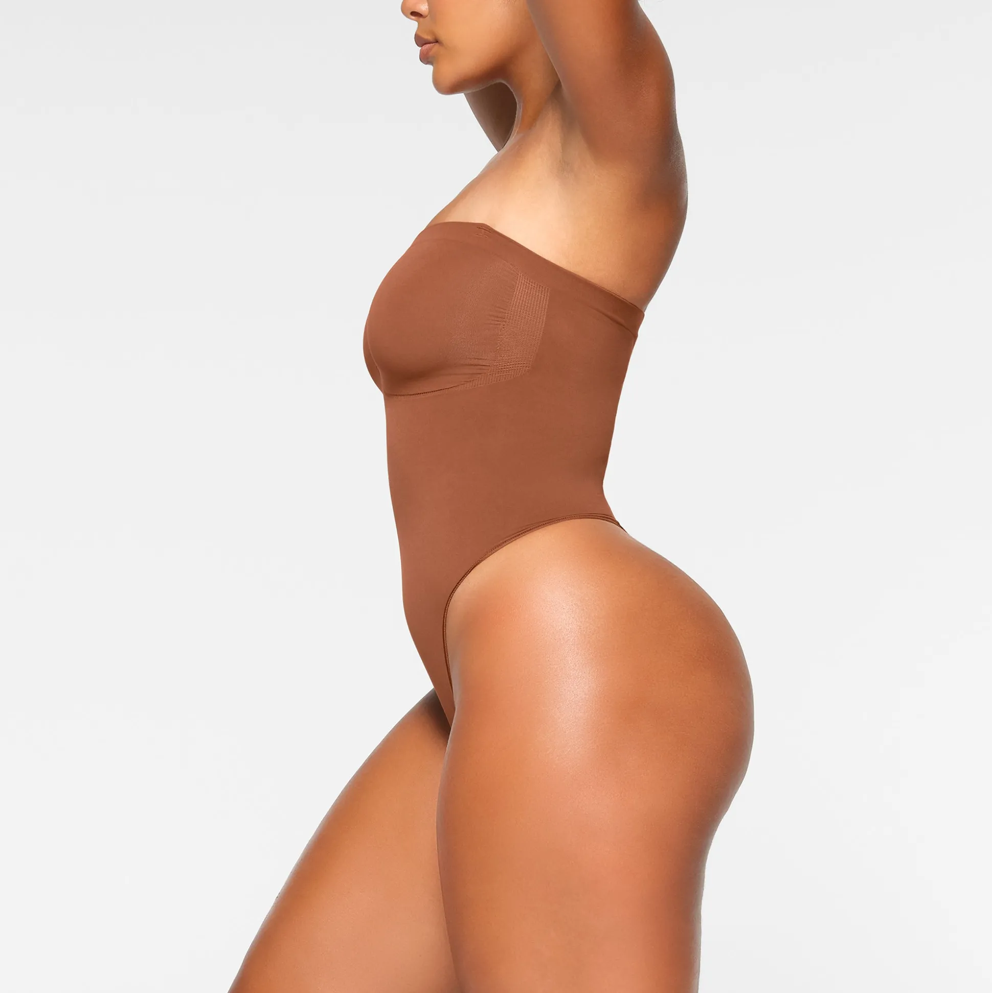 SEAMLESS SCULPT STRAPLESS THONG BODYSUIT | BRONZE