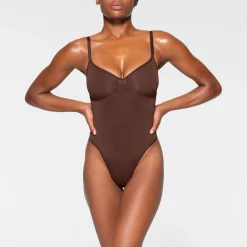 SEAMLESS SCULPT THONG BODYSUIT | COCOA