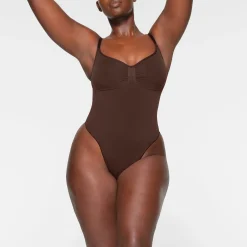SEAMLESS SCULPT THONG BODYSUIT | ESPRESSO