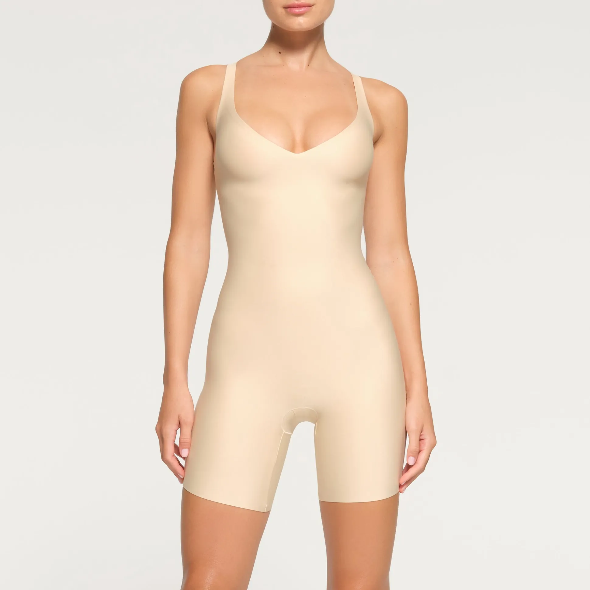SKIMS BODY UNLINED PLUNGE MID THIGH BODYSUIT | SAND