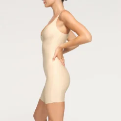 SKIMS BODY UNLINED PLUNGE MID THIGH BODYSUIT | SAND