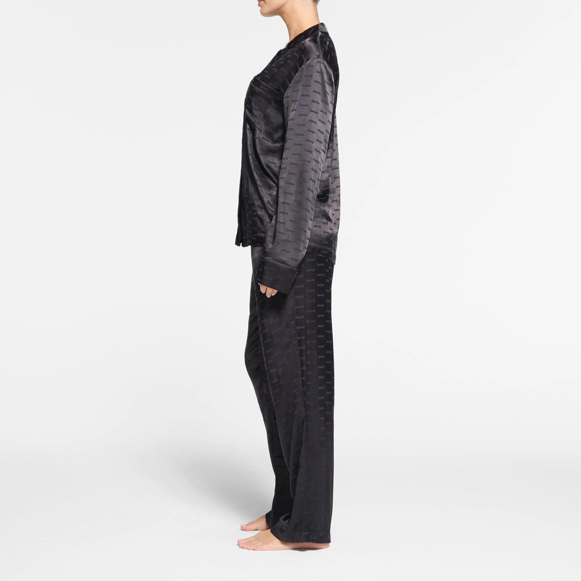 SKIMS JACQUARD LONG SLEEVE BUTTON UP SLEEP SET | ONYX