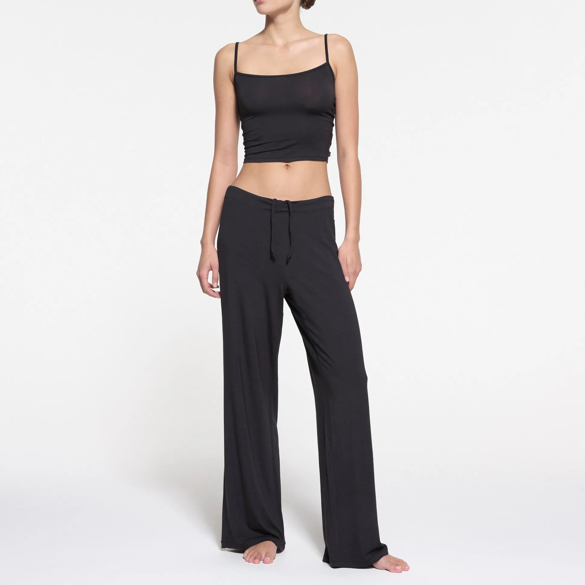 SKIMS SLEEP STRAIGHT NECK CROPPED CAMI | ONYX
