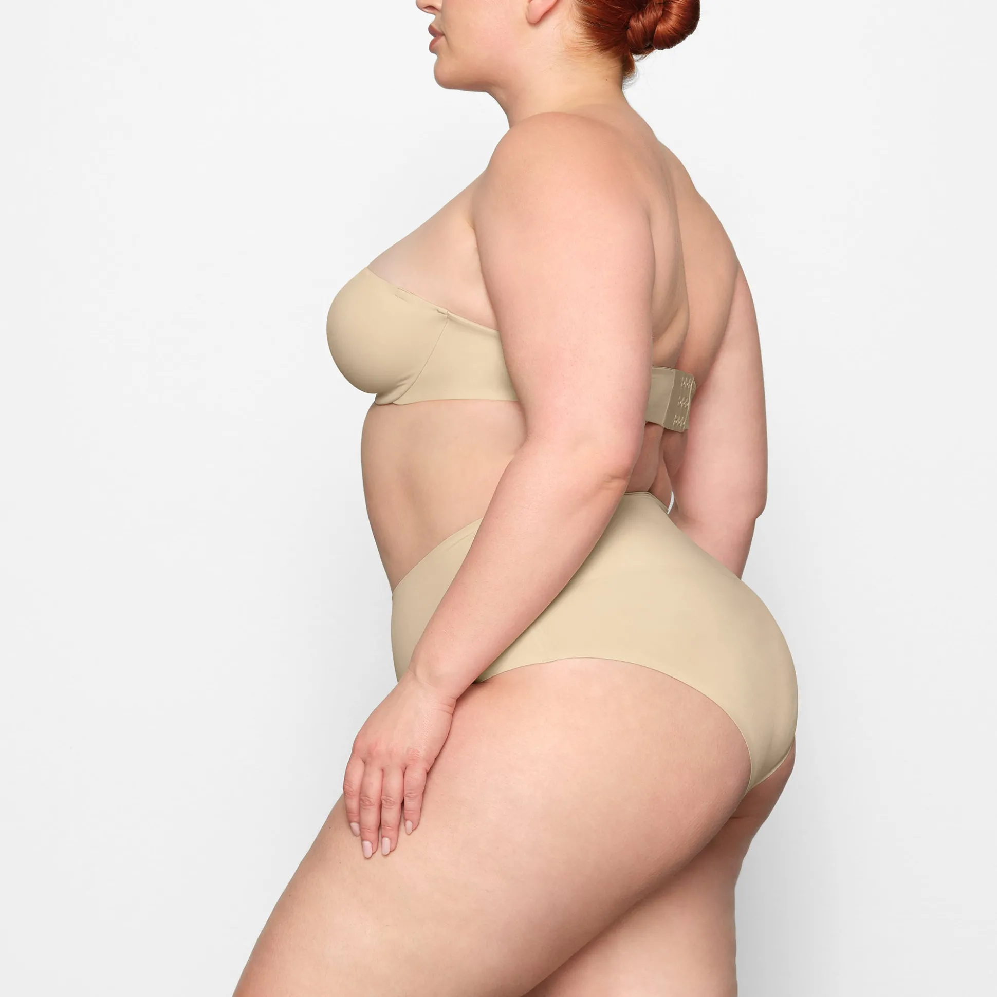 SMOOTHING INTIMATES UNLINED STRAPLESS BRA | SAND
