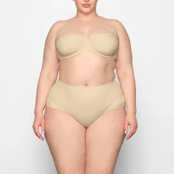 SMOOTHING INTIMATES UNLINED STRAPLESS BRA | SAND