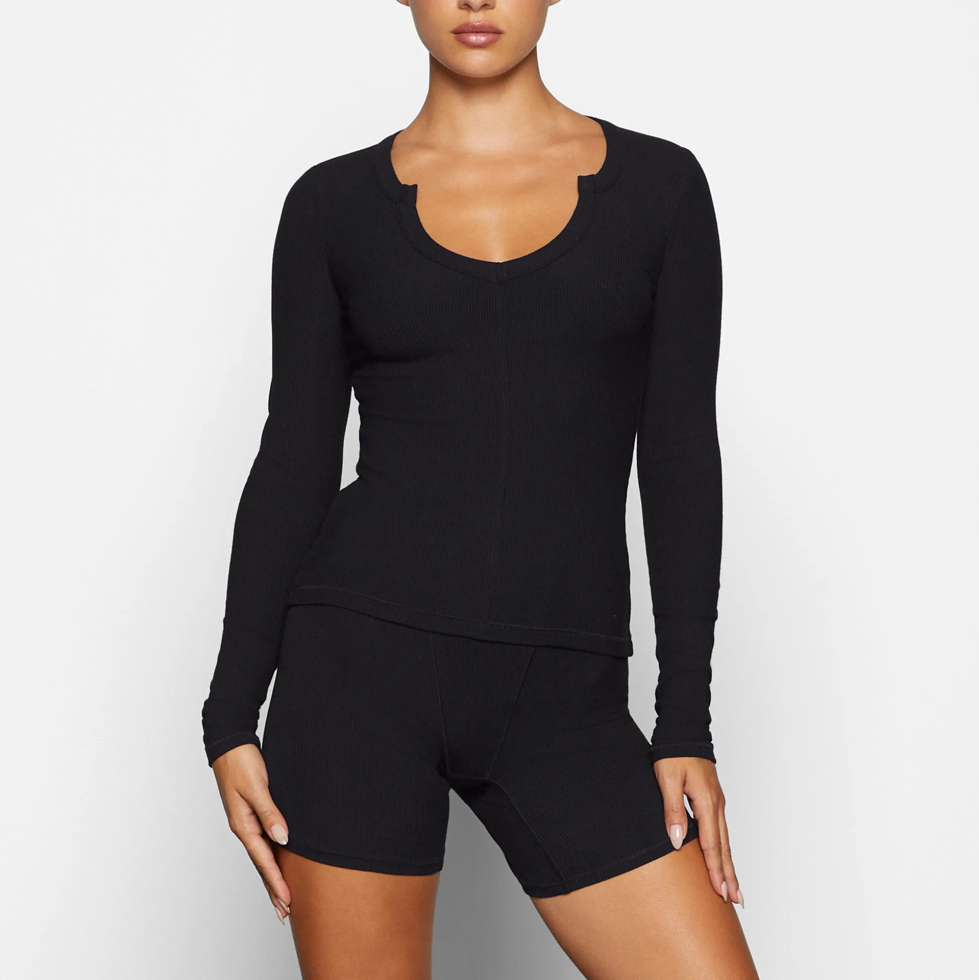 SOFT LOUNGE SPLIT NECK LONG SLEEVE | ONYX