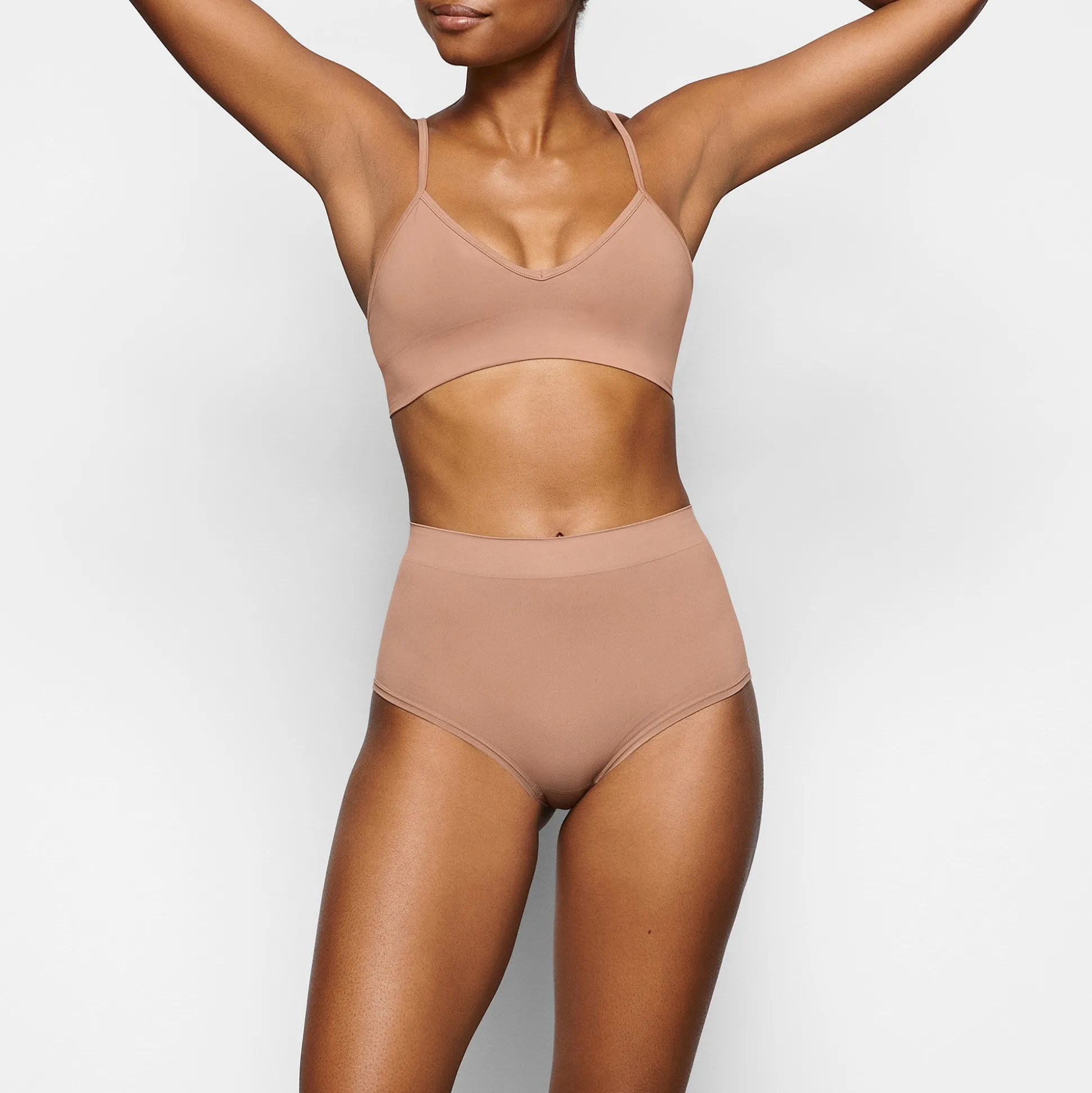 SOFT SMOOTHING SEAMLESS BOY SHORT | SIENNA