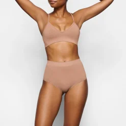 SOFT SMOOTHING SEAMLESS BOY SHORT | SIENNA