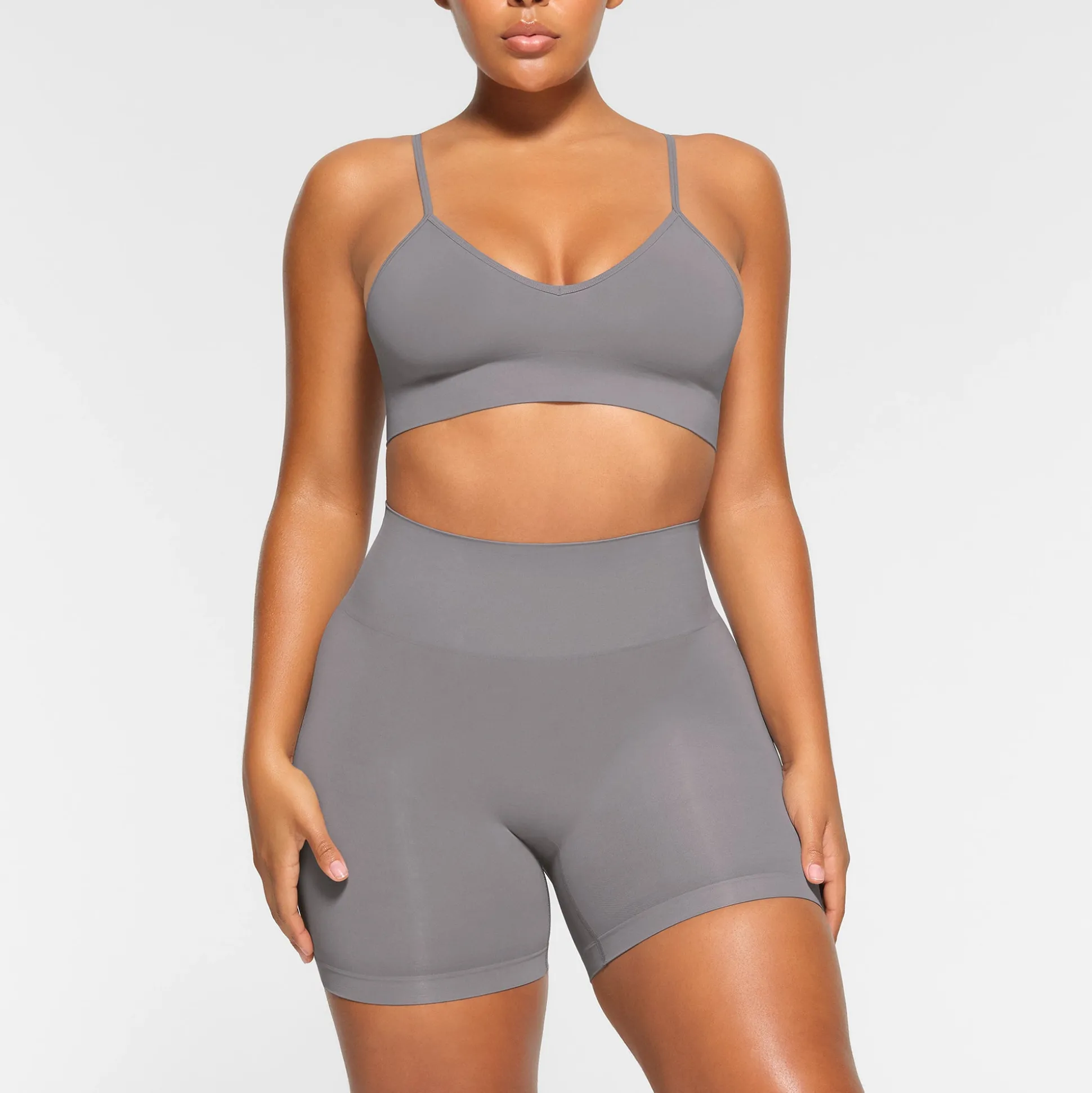 SOFT SMOOTHING SEAMLESS SHORT | PACIFIC