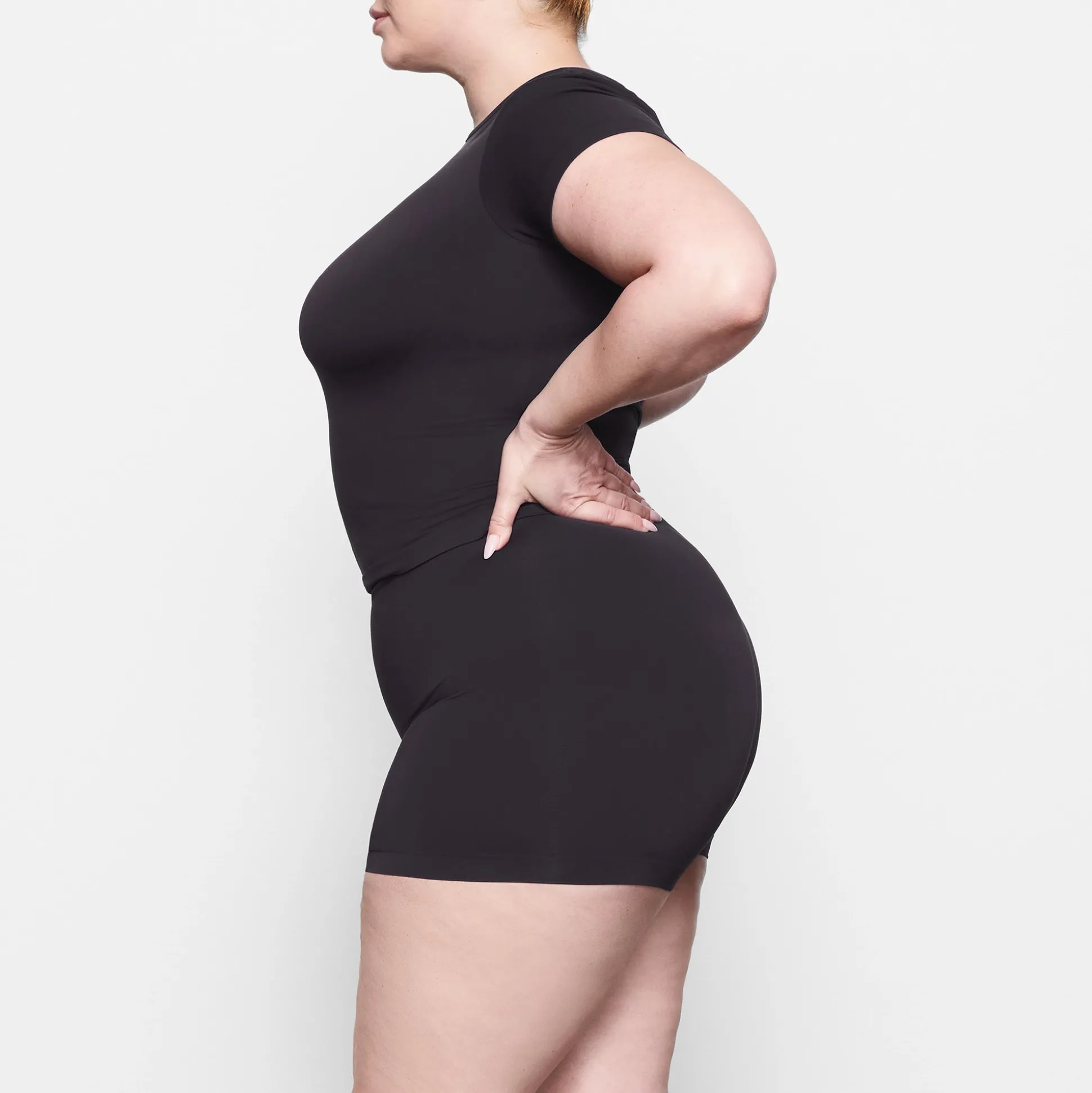 SOFT SMOOTHING SEAMLESS T-SHIRT | ONYX