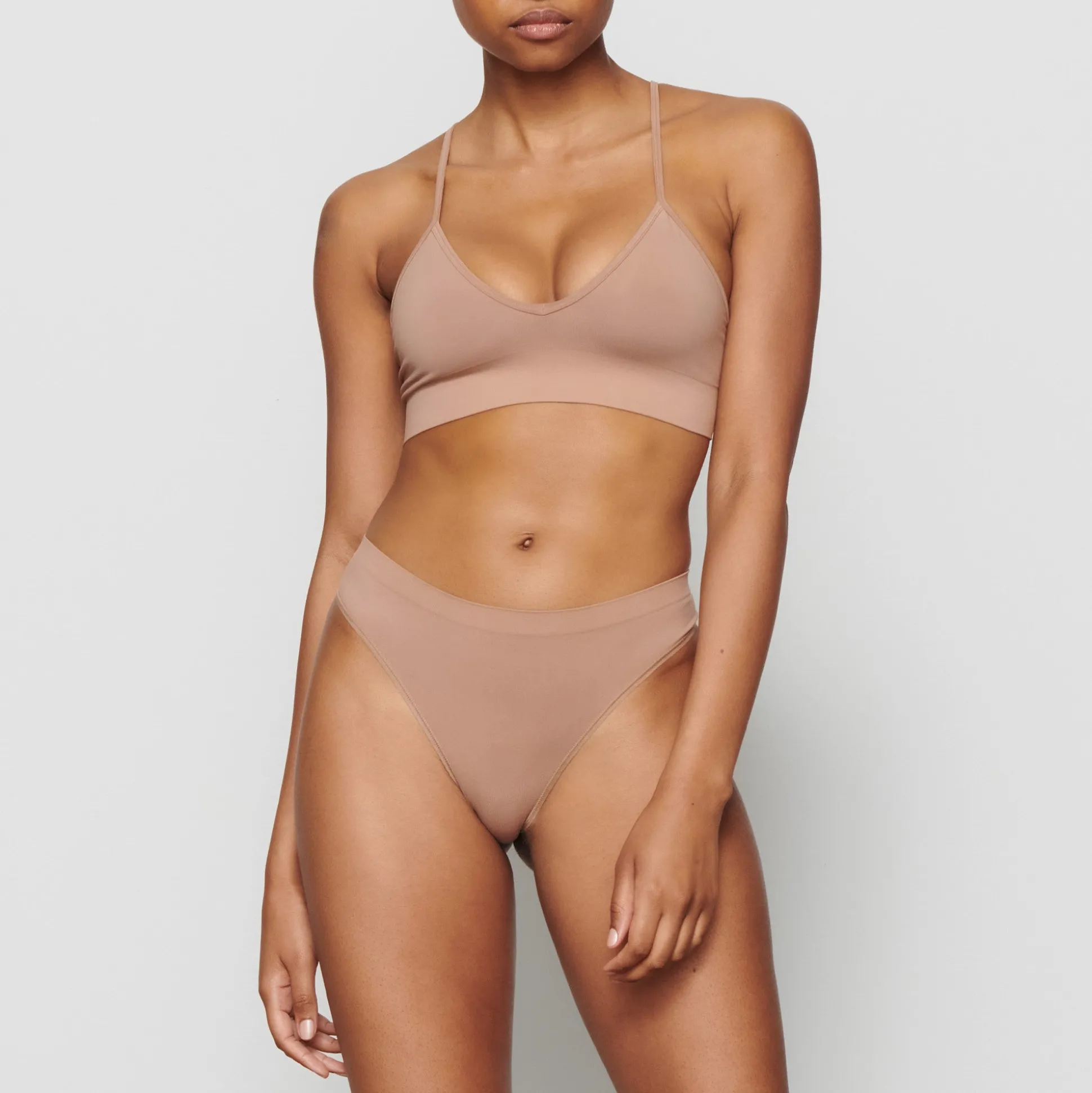 SOFT SMOOTHING SEAMLESS THONG | SIENNA